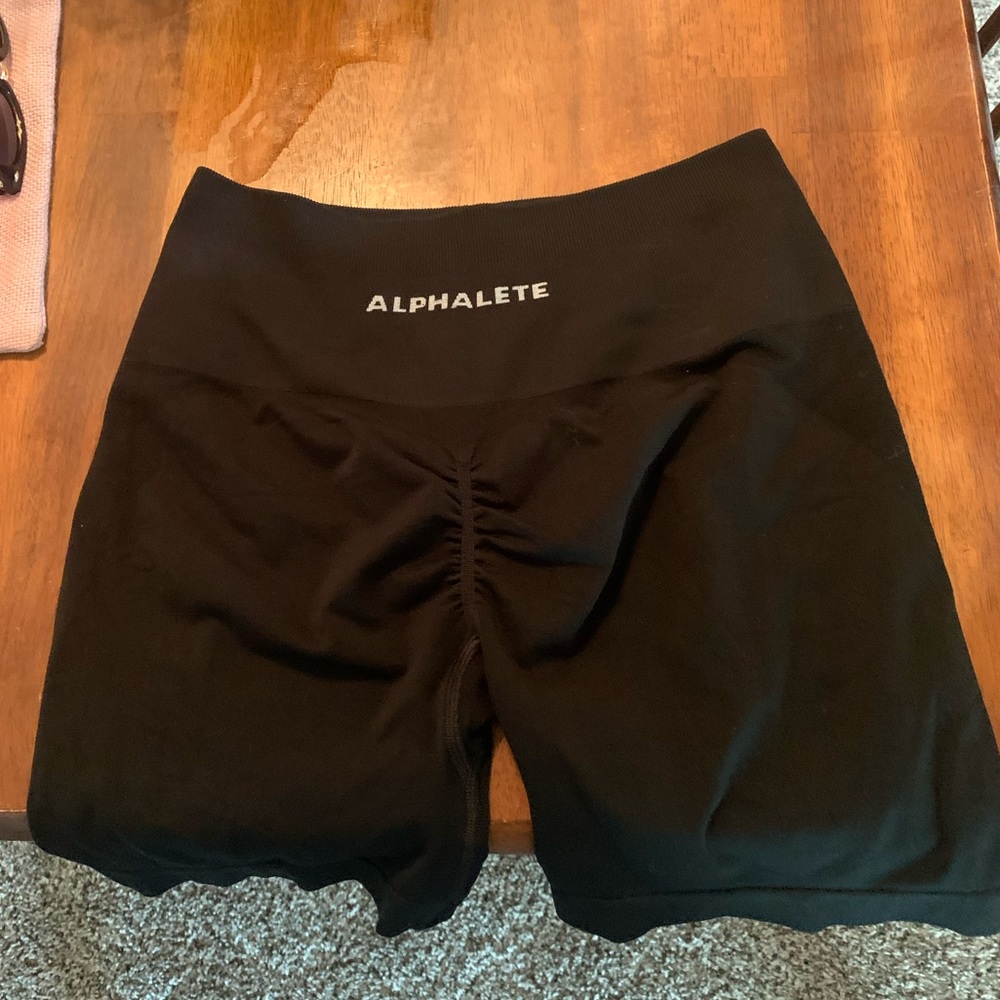 Alphalete Amplify Black 4.5” Shorts - Picture 4 of 4